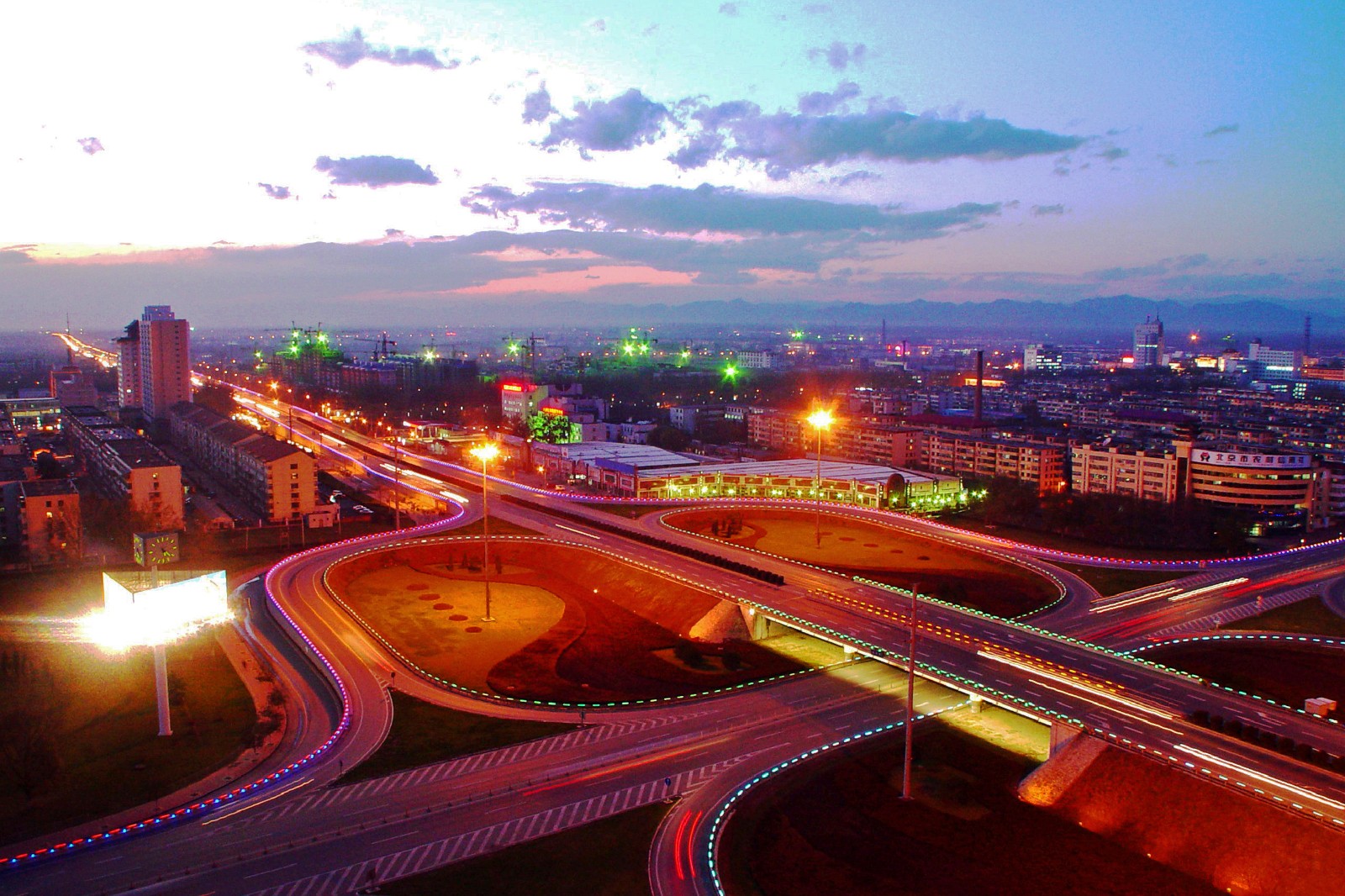 安湘庭-《见证城乡巨变》(组照1)-夜景更辉煌 2003年北京市顺义区燕京桥（金奖）.JPG