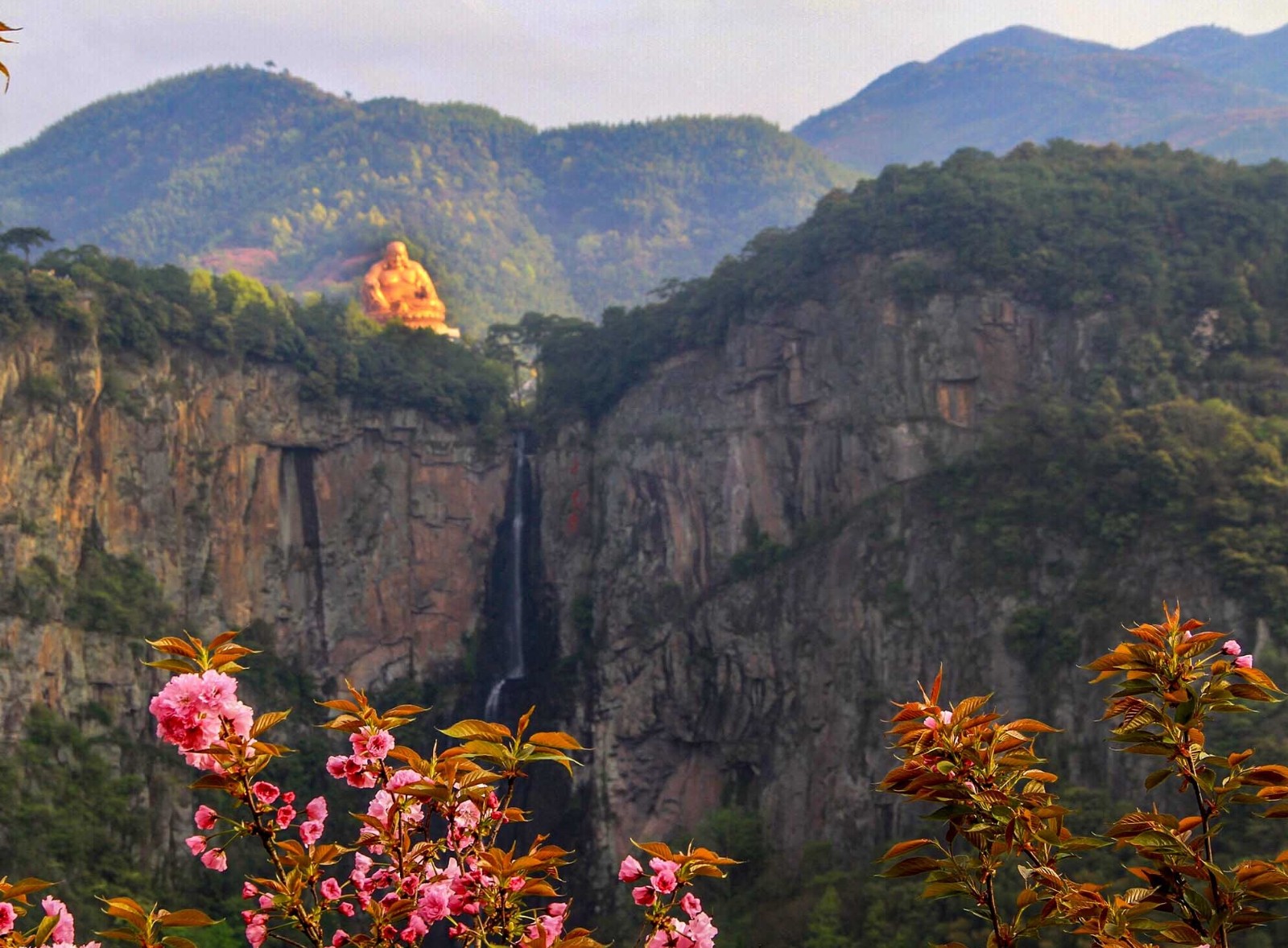 花瀑映佛韵.jpg