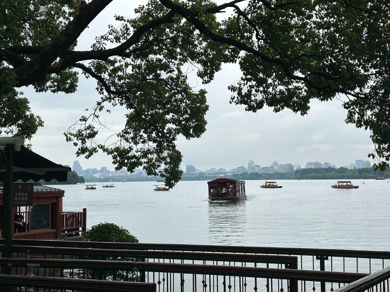 《美丽杭州西湖》 (1).jpg